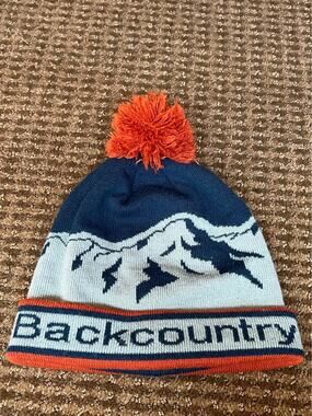 🏔️💙Backcountry Mountain themed beanie. OSFM. Unisex. EUC!💙🏔️